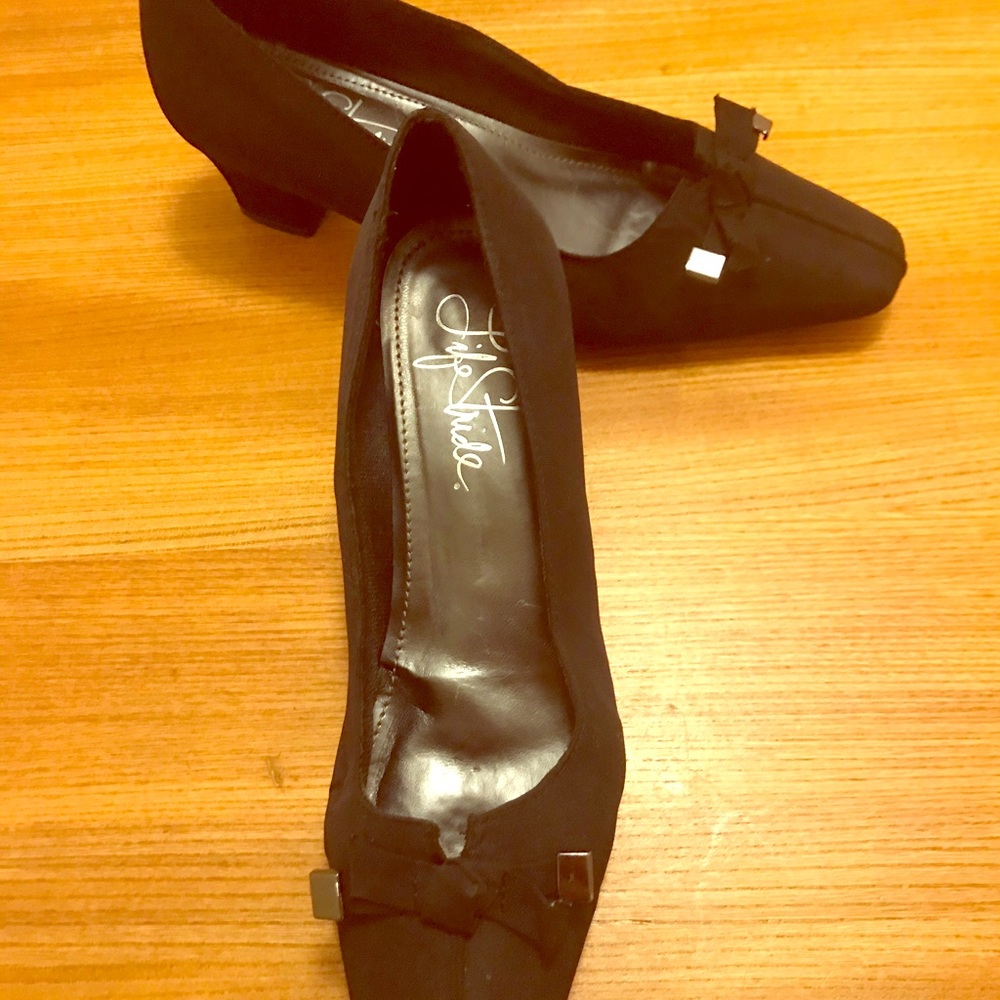 Life Stride Black High Heel Pumps